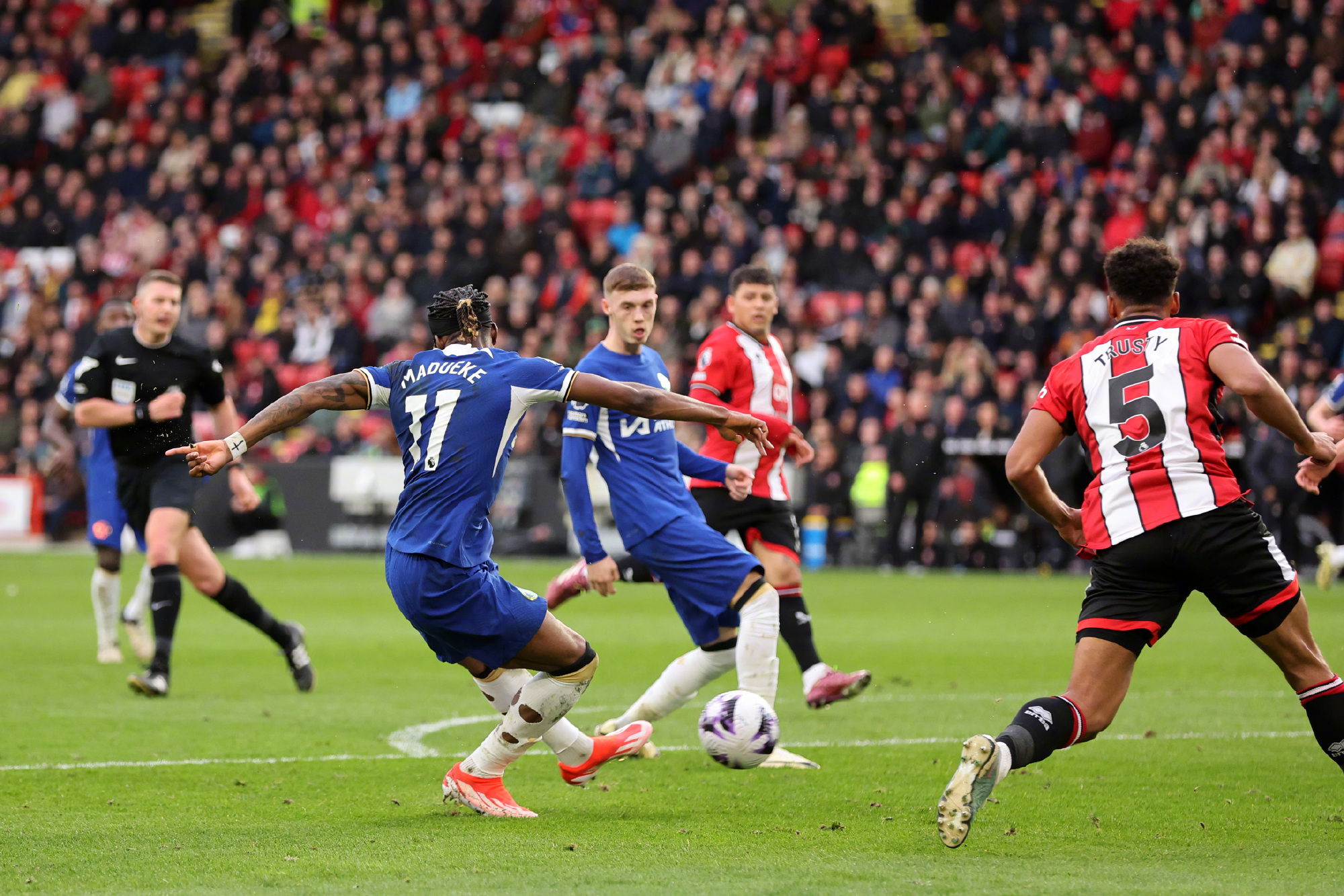 英超倒计时，比利亚雷亚尔窗口期刷新队史纪录，细节引发关注，媒体盛赞，训练强度明显提升 -开云官方入口