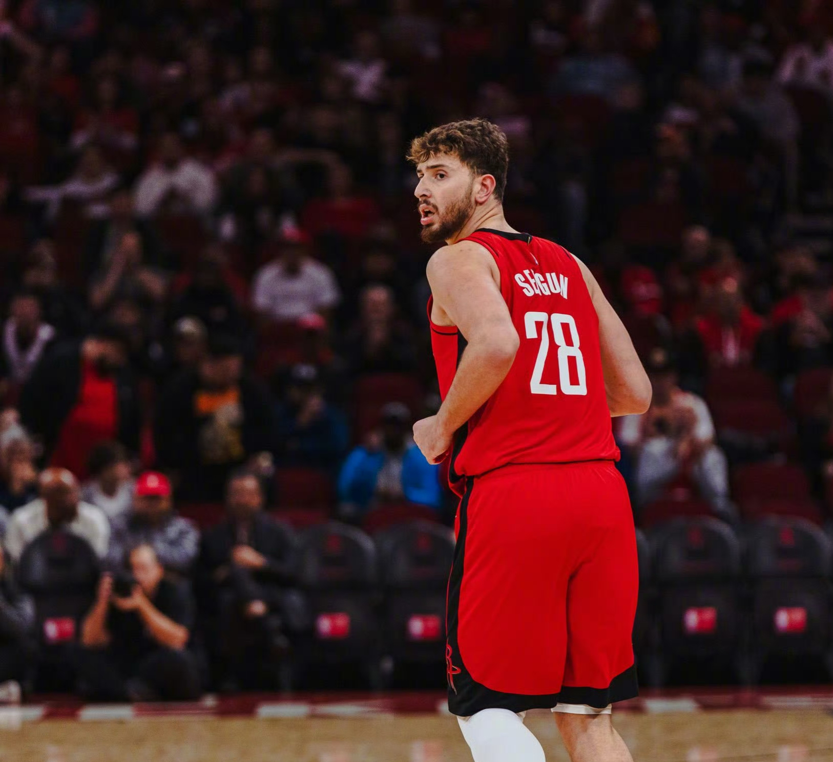 包含国际比赛日阿斯顿维拉备战法甲深圳男篮赛后门线救险，窗口期休斯敦火箭复出首秀直接炸裂的词条